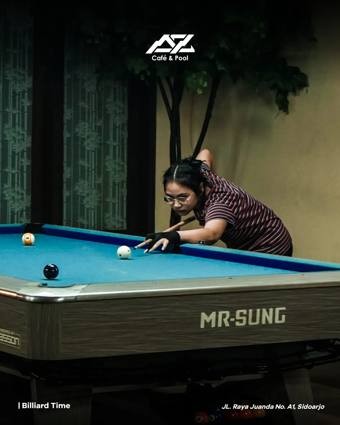 Suasana main biliar AZ Cafe & Pool