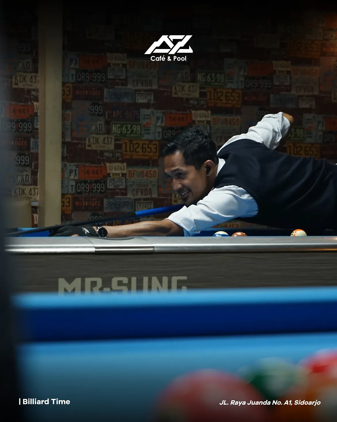 Suasana main biliar AZ Cafe & Pool