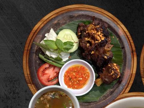 Buntut Bakar AZ